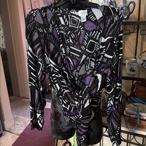 Women's Black and Purple Geometric Top